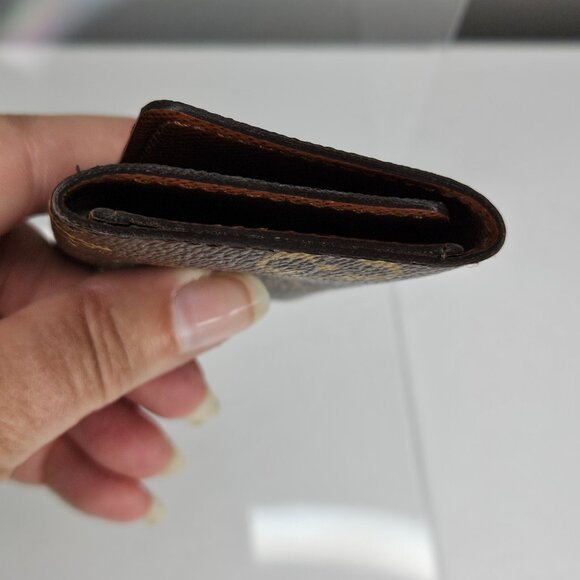 Louis Vuitton Key Holder - Full Inclusion - Picture 10 of 11